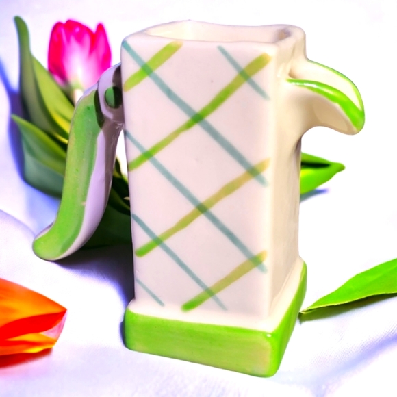 Mini ceramic water pump planter, spring home decor, Easter Home decor - Picture 3 of 7